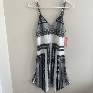 Oscar de la Renta black and white nightgown